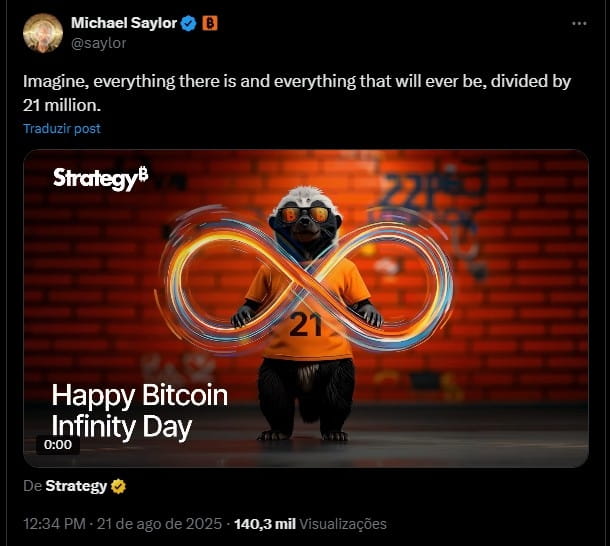 Michael Saylor comemorando o Bitcoin Infinity Day. Fonte: X.